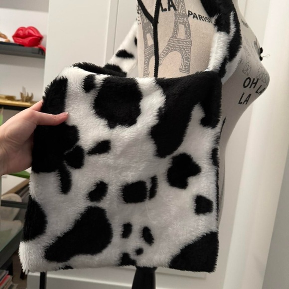 Fuzzy cow print tote Bag - Picture 2 of 5
